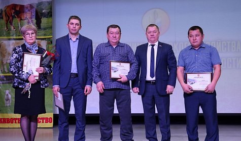 В Первомайском районе наградили передовиков 